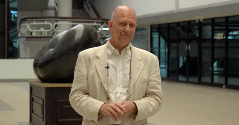 Reconocido Psiquiatra y Doctor de Reino Unido visita estudiantes y docentes ULatina